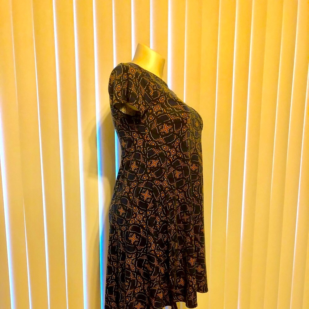 LulaRoe scoop neck high/low hem short sleeve